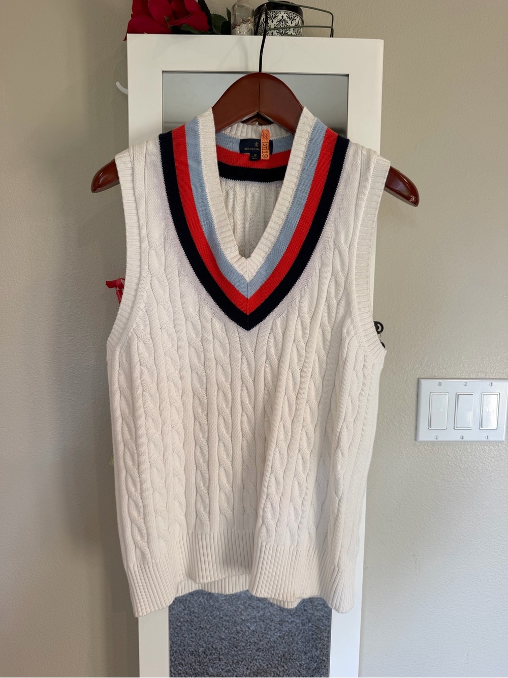 Brooks Brothers sweater vest. Unisex size medium. Excellent condition